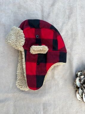 ☃babyGap Kids Red and Black Buffalo Plaid Sherpa Trapper Hat - M/L